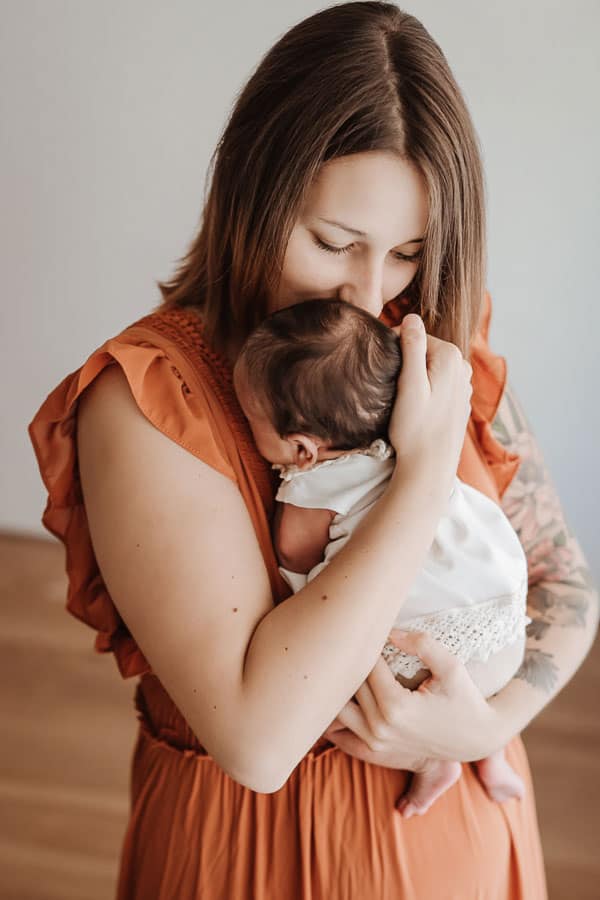 Mutter und Baby beim Fotoshooting im Fotostudio Kassel